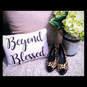 New In Box Comfort Leopard Pumps Walking Cradles